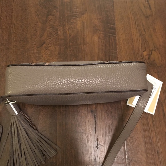 Michael Kors mini grommets Lg EW crossbody - Picture 5 of 9